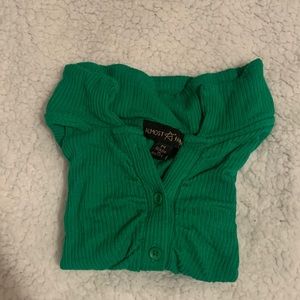 Green polo tee shirt, buttoned up tee shirt cropped top.